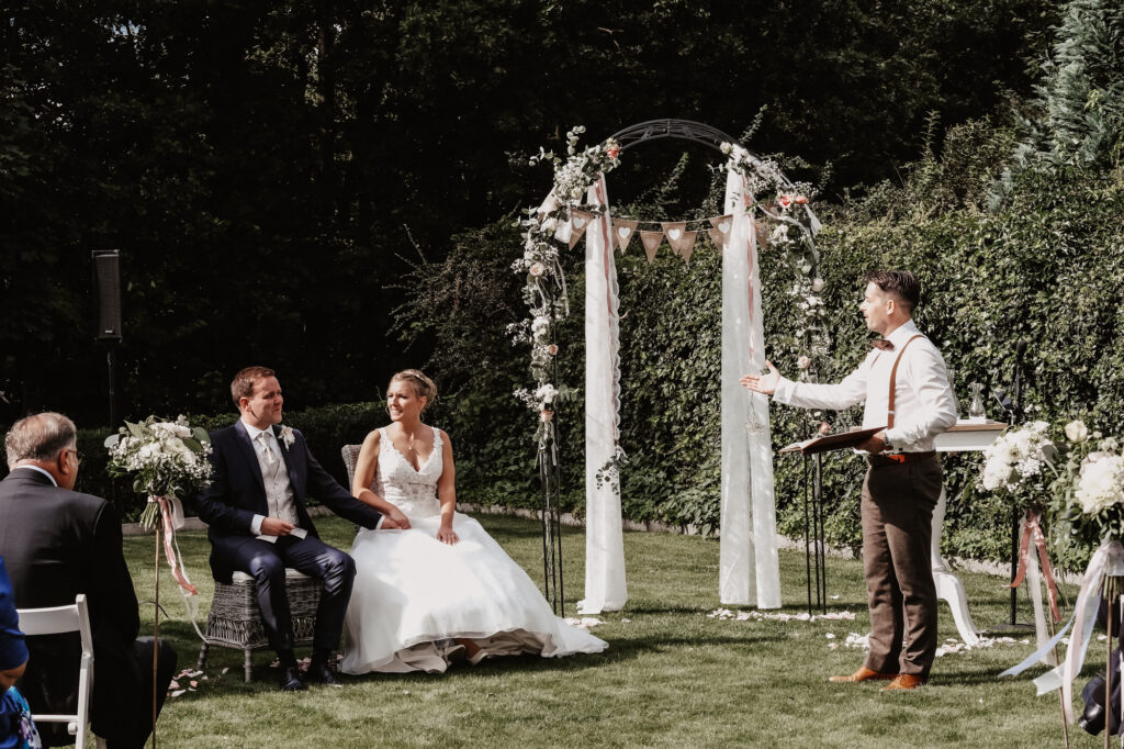 Trauredner, Gesang, Hamburg, freie Trauung draußen